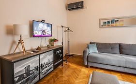Neimar Apartment With Great Wi-Fi And Free Parking